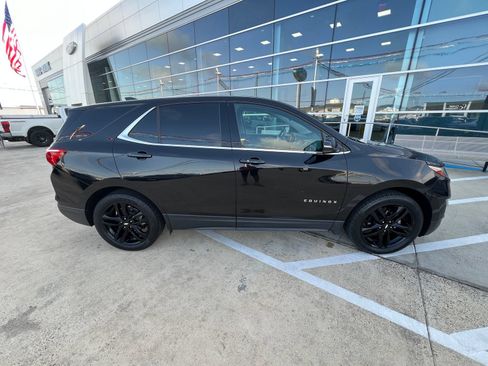 Used 2020 Chevrolet Equinox LT w/ Midnight Edition FWD image 2