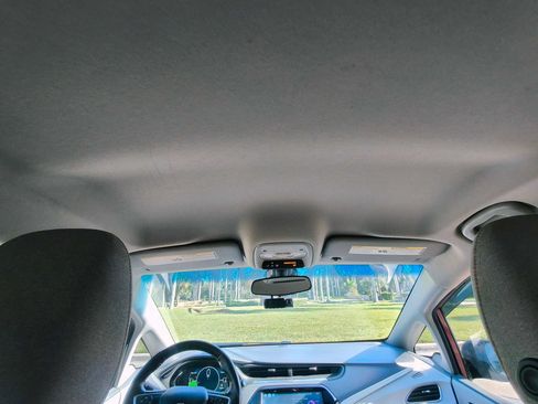 Used 2017 Chevrolet Bolt LT FWD image 28