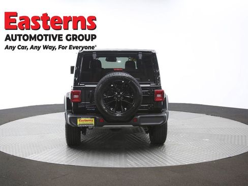 Used 2025 Jeep Wrangler Unlimited Sahara AWD/4WD image 37