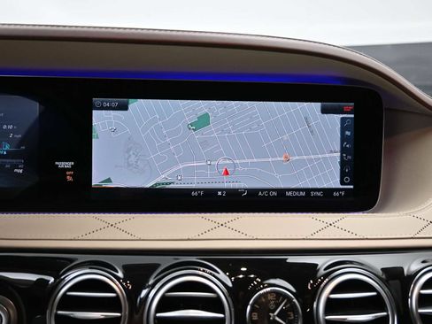 Used 2018 Mercedes-Benz S 560 Sedan image 14