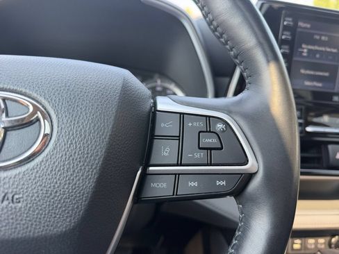 Used 2022 Toyota Highlander Limited AWD/4WD image 19