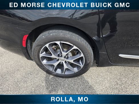 Used 2022 Chrysler Pacifica Limited w/ Uconnect Theater Family Group AWD/4WD image 12