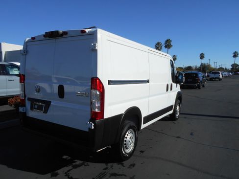 Used 2025 RAM ProMaster 2500 w/ Convenience Group image 4
