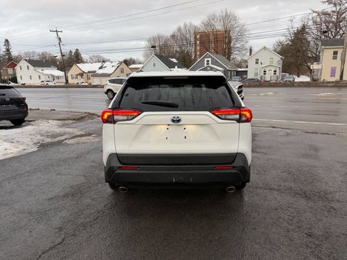 Used 2020 Toyota RAV4 XLE image 4