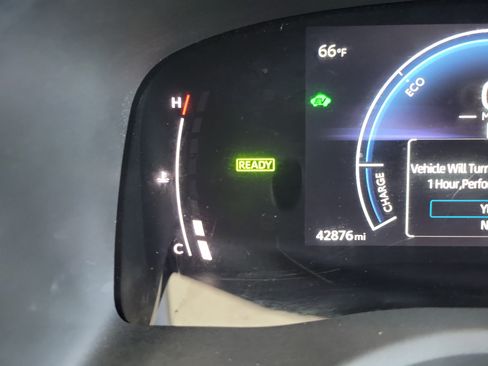 Used 2025 Toyota Camry SE image 10