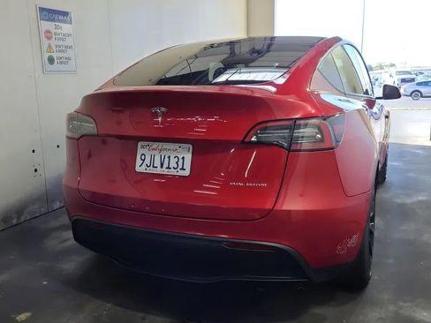 Used 2022 Tesla Model Y Long Range AWD/4WD image 3