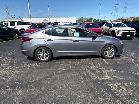 Used 2019 Hyundai Elantra SEL w/ Winter Weather Package FWD image 4