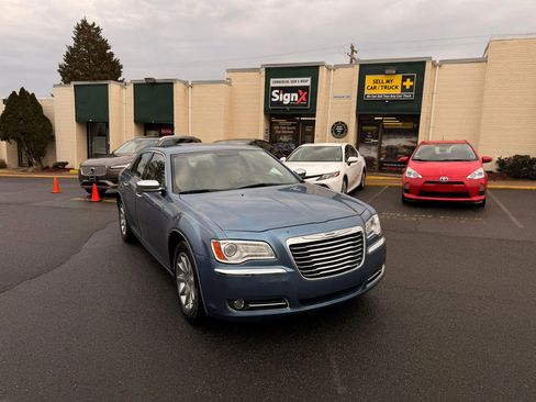 Used 2011 Chrysler 300 Limited image 10