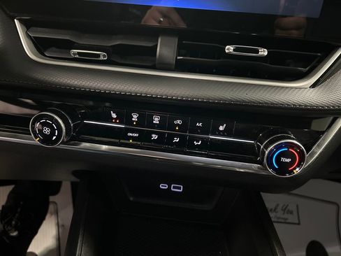 Used 2025 Chevrolet Equinox LT image 18