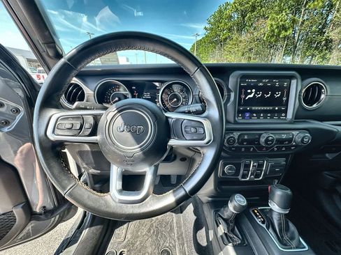 Used 2022 Jeep Gladiator Overland image 11
