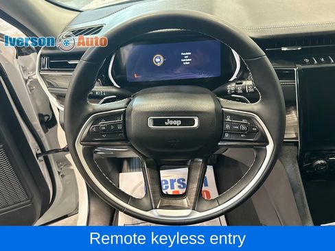 Used 2023 Jeep Grand Cherokee Limited AWD/4WD image 18