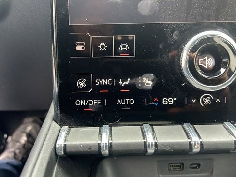 Used 2025 GMC Terrain Elevation w/ Elevation Premium Package AWD/4WD image 25