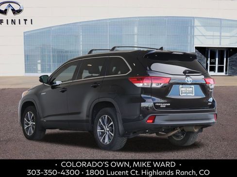 Used 2019 Toyota Highlander XLE image 3
