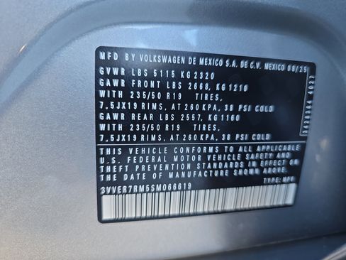 New 2025 Volkswagen Tiguan SE image 33