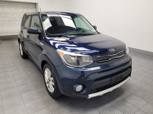 Used 2018 Kia Soul + FWD image 13