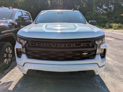 Used 2025 Chevrolet Silverado 1500 Custom RWD image 2