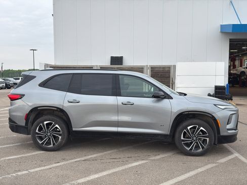 Used 2025 Buick Enclave Sport Touring w/ Trailering Package, 5000 lbs. AWD/4WD image 7