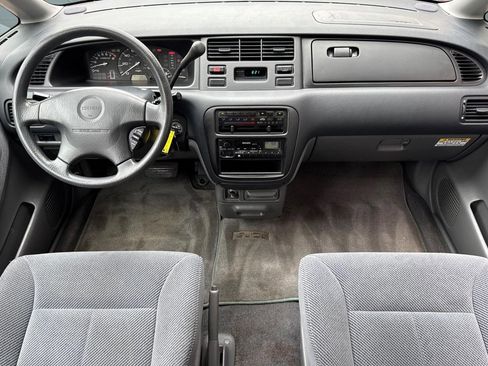 Used 1998 Isuzu Oasis S FWD image 16