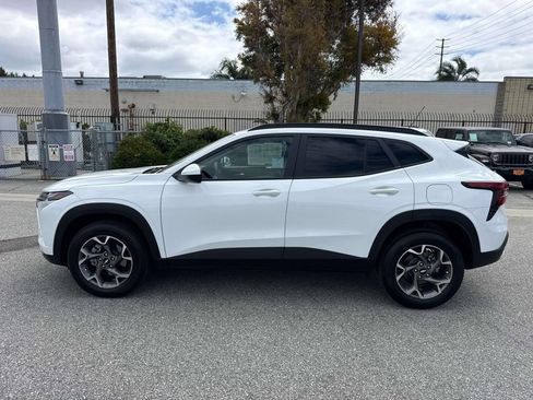 Used 2025 Chevrolet Trax LT FWD image 5