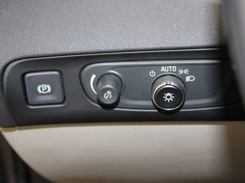 Used 2020 Buick Enclave Essence FWD image 19