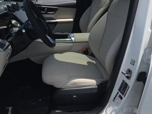 Used 2025 Mercedes-Benz GLC 300 image 9