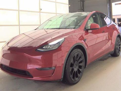 Used 2021 Tesla Model Y Long Range image 10