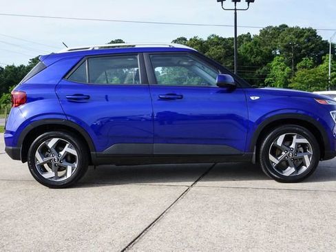 Used 2025 Hyundai Venue SEL FWD image 3