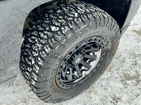 Used 2018 Chevrolet Silverado 1500 High Country image 17