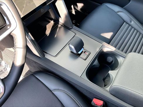New 2026 Land Rover Discovery Sport Landmark AWD/4WD image 8