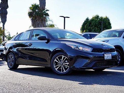 Used 2023 Kia Forte LXS FWD image 2