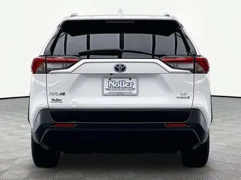 Used 2023 Toyota RAV4 LE AWD/4WD image 4