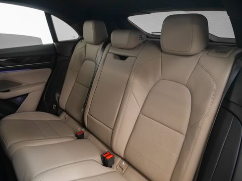 Used 2025 Porsche Macan Electric image 30