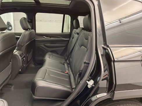 New 2025 Jeep Grand Cherokee Limited image 17