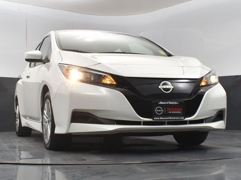 Used 2024 Nissan Leaf S image 36