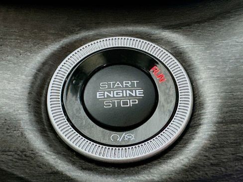 Used 2023 Jeep Grand Cherokee Limited w/ Black Appearance Package image 28