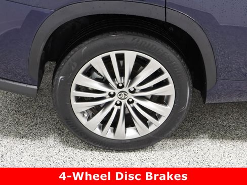 Used 2023 Toyota Highlander Platinum image 6