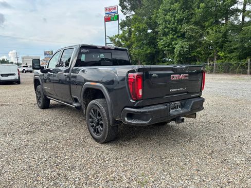 Used 2022 GMC Sierra 3500 Denali w/ Denali Black Diamond Edition AWD/4WD image 3