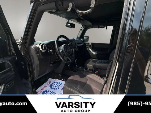Used 2013 Jeep Wrangler Unlimited Sahara w/ Connectivity Group AWD/4WD image 10