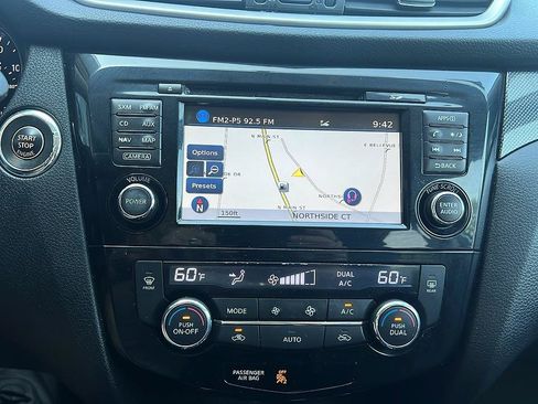 Used 2016 Nissan Rogue SL w/ SL Premium Package FWD image 15