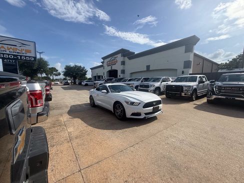 Used 2017 Ford Mustang Premium w/ Equipment Group 201A RWD image 38