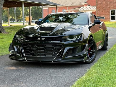 Used 2018 Chevrolet Camaro ZL1 RWD image 7