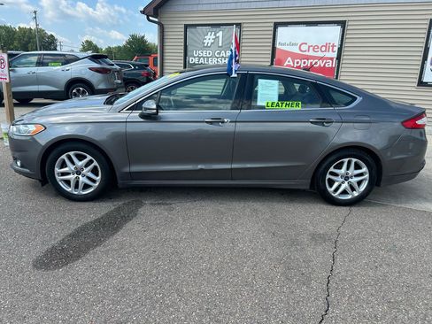 Used 2014 Ford Fusion SE w/ Equipment Group 202A FWD image 8
