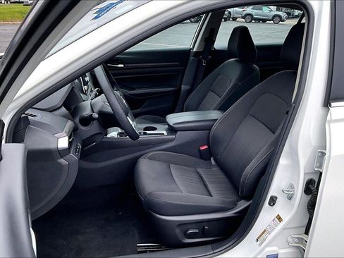 Used 2025 Nissan Altima 2.5 SV image 21