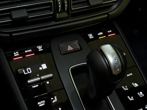 Certified 2026 Porsche Macan AWD/4WD image 41