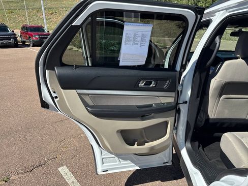 Used 2018 Ford Explorer FWD image 11