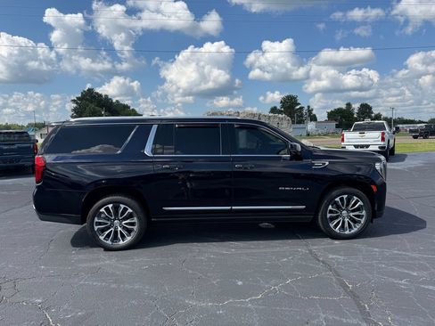 Used 2023 GMC Yukon XL Denali AWD/4WD image 32