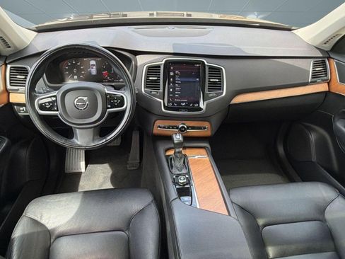 Used 2022 Volvo XC90 T5 Momentum w/ Climate Package FWD image 17