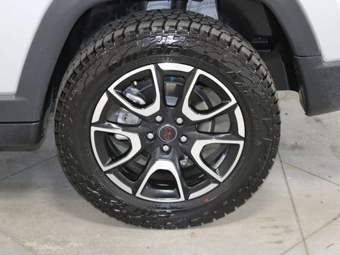 Used 2025 Jeep Compass Trailhawk AWD/4WD image 17