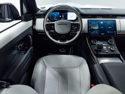 Used 2023 Land Rover Range Rover Sport SE Dynamic AWD/4WD image 3