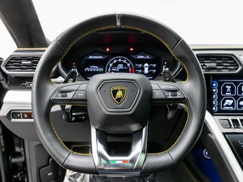 Used 2022 Lamborghini Urus image 13